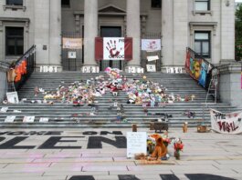 Премьер Британской Колумбии почтил память жертв трагедии на фестивале Lapu Lapu