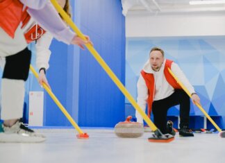 Дрю О’Коннор рассказал в подкасте Canucks Insider о планах на межсезонье Determined sportsman throwing heavy granite curling stone near crop anonymous team sweeping ice sheet with brooms while playing sportive game