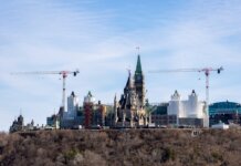 Канада выделит помощь отраслям, пострадавшим от американских пошлин