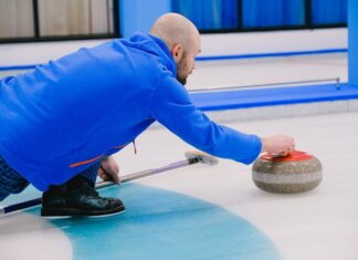 Канада стартовала с победы на молодёжном чемпионате мира по кёрлингу