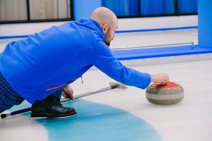 Канадские керлингисты выиграли два матча на юниорском чемпионате мира