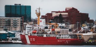 Канада ввела в строй крупнейшее научное судно береговой охраны