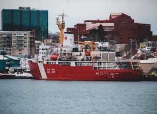 Канадская береговая охрана спустила на воду первый арктический патрульный корабль Канадская береговая охрана спустила на воду первый арктический патрульный корабль
