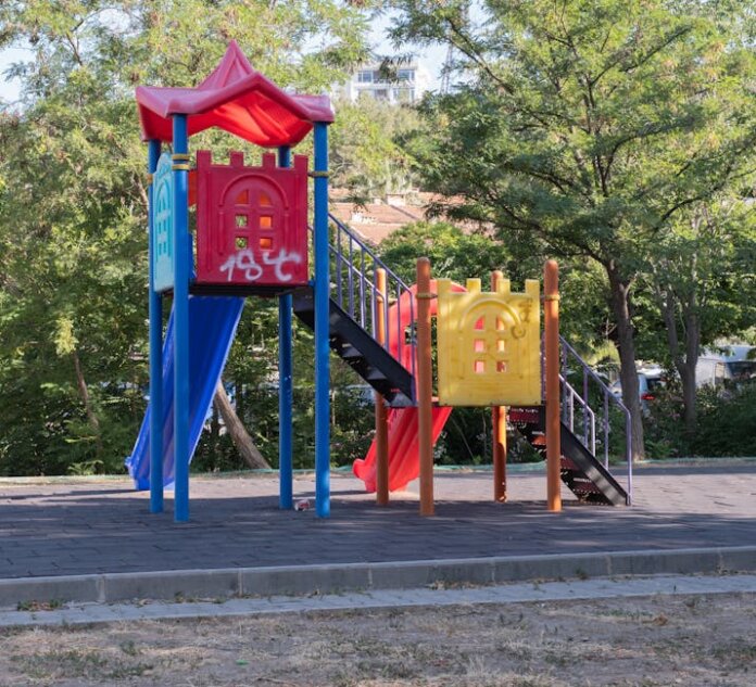 Студенты Университета Ватерлоо создали коммуникационную доску для детской площадки