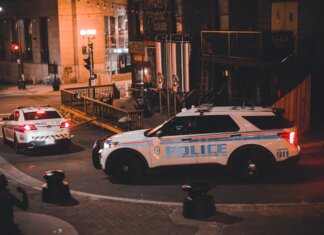 Школьники Калгари примерили роль полицейских в рамках учебной академии Полиция Калгари расширила операцию «Безопасный Калгари» на станции метро и улицы