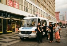 Двое подростков задержаны по подозрению в ограблении магазина в Реджайне