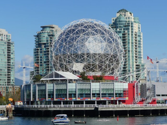Купол Science World превратится в футбольный мяч к чемпионату мира-2026