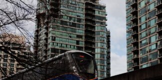 В Суррее и Лэнгли строятся новые станции наземного метро SkyTrain
