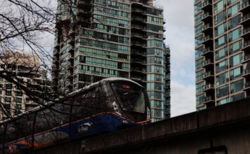В Суррее и Лэнгли строятся новые станции наземного метро SkyTrain