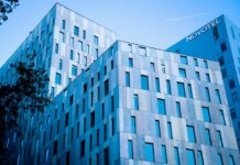 Booking.com: европейская индустрия гостеприимства остаётся оптимистичной, но малый бизнес отстаёт