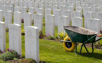Консерваторы требуют действий по признанию военных героев Канады Консерваторы требуют действий по признанию военных героев Канады