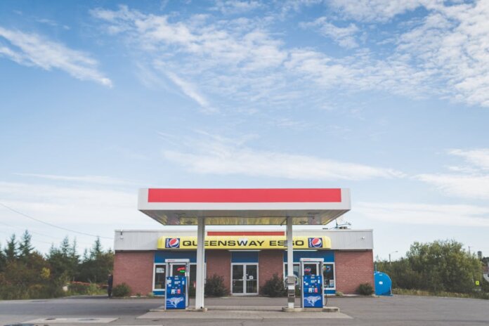 Министры ЛеБлан и Ходжсон встретились с лидерами нефтегазовой отрасли Министры ЛеБлан и Ходжсон встретились с лидерами нефтегазовой отрасли