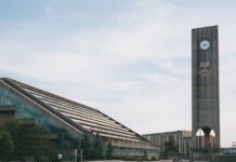 Университет Ватерлоо благодарит президента Вивека Гоэла за руководство Университет Ватерлоо благодарит президента Вивека Гоэла за руководство