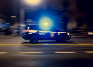 Троих обвинили в угоне автомобилей и опасной езде в Калгари Троих обвинили в угоне автомобилей и опасной езде в Калгари