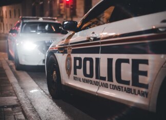 Полицейского Калгари обвинили в избиении задержанного во время ареста Полицейского Калгари обвинили в избиении задержанного во время ареста
