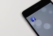 Meta запустила ИИ-ассистента для блогеров на Facebook и расширила переводы Reels