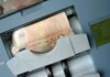 Жителей Британской Колумбии призывают заранее зарегистрироваться в службе экстренной помощи 50 Euro banknotes being processed in a high-speed counting machine, showcasing technology and finance in action.