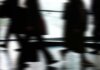 Власти Британской Колумбии призывают экономить воду из-за засухи Abstract blurred motion of people walking indoors, depicting urban life and busy routines.