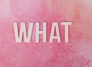 Пьер Пуалиевр требует от Карни раскрыть детали сделки по мосту Creative pink background with the word 'WHAT' in bold white letters.