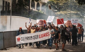 Demonstrators holding banners and signs during a peaceful protest in San José, Costa Rica.