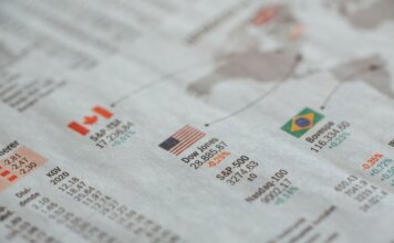 Brain Canada инвестирует в расширение доступа к национальной МРТ-платформе Detailed close-up of a newspaper displaying global financial market statistics and country flags.