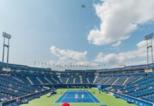 Канада удвоит пожертвования на гуманитарную помощь Венесуэле — до $7 млн Dynamic tennis match in progress at an outdoor stadium in Toronto 2015 event, with vibrant sky and audience.