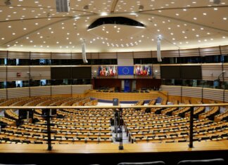 Канада запустила новую программу госзакупок для малого бизнеса Empty European Parliament auditorium in Brussels, Belgium.