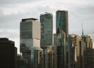 Британская Колумбия сократила бюрократию для ускорения бизнеса и стройки Британская Колумбия сократила бюрократию для ускорения бизнеса и стройки