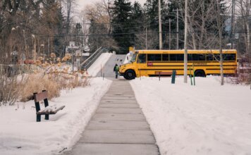 Консерваторы требуют от Оттавы отчёта о деньгах налогоплательщиков в Lion Electric В Канаде выпущены национальные рекомендации по профилактике наркотиков в школах