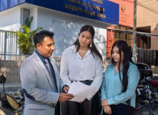 Минфин Канады запустил консультации по налоговым изменениям Legal consultation outside the Piura District Office, Piura, Peru. People discussing documents.