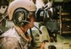 Министр обороны Канады ответил на критику языковой политики в армии A soldier in uniform operates military equipment inside a vehicle, showcasing modern military technology.