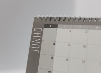 Канадцы начинают получать увеличенные квартальные выплаты Canada Groceries Close-up view of a spiral-bound calendar showing the month of June with a date grid.