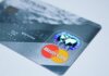 WhatsApp усилил защиту аккаунтов: пароли вместо PIN и контекст звонков Detail shot of a MasterCard credit card, showing the chip and logo.