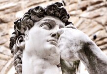 Канада отправила военную технику Украине при поддержке Бельгии Detailed view of Michelangelo's David sculpture in Florence, Italy.
