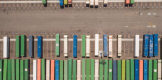 CBSA начало расследование демпинга картонных стаканов из Китая Top view of neatly arranged cargo containers in a shipping port, highlighting logistics and global trade.