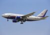 Пуalievre призвал Карни разрешить канадцам покупать канадский алкоголь Airplane flying in clear blue sky with Canadian government livery.