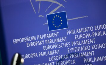 Канада не признала выборы в Госдуму на оккупированных территориях Украины Close-up view of the European Union flag with multilingual text showing European Parliament.