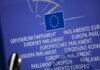 G7 о ситуации в Йемене: угроза судоходству в Бab-эль-Мандебском проливе Close-up view of the European Union flag with multilingual text showing European Parliament.