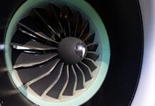 Министр Джоли объявила о сотрудничестве с Pratt & Whitney Canada Detailed close-up of jet engine turbine blades showcasing engineering precision on an aircraft.