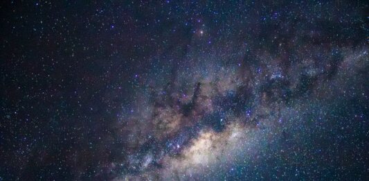 Телескоп Nancy Grace Roman: как новая обсерватория NASA покажет живой Млечный Путь A breathtaking capture of the Milky Way galaxy showcasing the vastness of space.