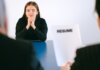 Консерваторы: доля канадцев на рынке труда упала до минимума за 29 лет A woman in a job interview facing two employers with a focus on her resume.
