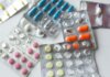 Health Canada за квартал одобрило 16 новых препаратов и 540 медизделий Assorted colorful blister packs of pills and capsules on a white surface.