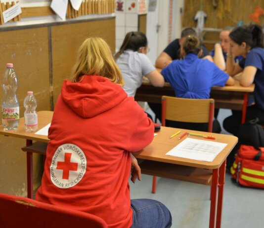 Participants in a first aid training in Vásárosnamény, Hungary, organized by the Hungarian Red Cross.