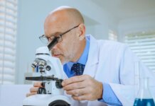 Учёные Western University нашли кремний в ядерном топливе TRISO ещё до реактора Scientist examining samples through a microscope in a modern laboratory setting.