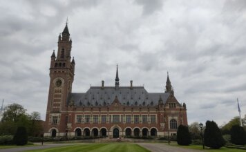 Канада и ещё семь стран заявили о твёрдой поддержке Международного уголовного суда Stunning view of the Peace Palace in The Hague under a cloudy sky.